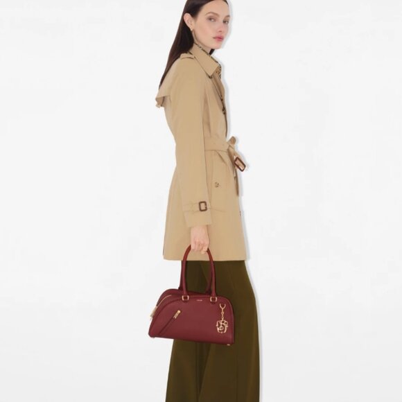 Burberry Short Chelsea Heritage Trench Coat - Picture 2 of 15